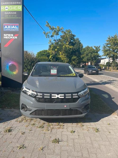 Dacia Sandero 11.000 km met trekhaak, zo goed als nieuw!, Auto's, Dacia, Particulier, Sandero, ABS, Adaptive Cruise Control, Airbags