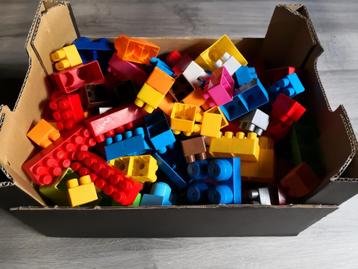 Lotje diverse plastieken bouwblokjes  beschikbaar voor biedingen
