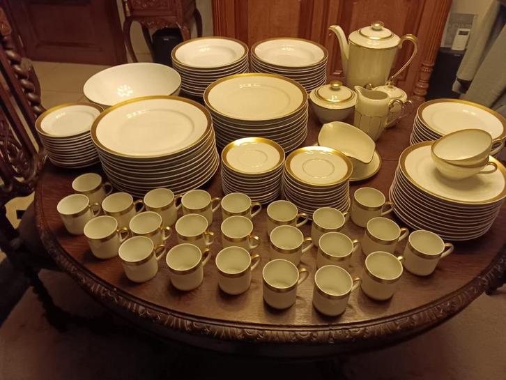 Servies Porcelaine de Baudour (134 stuks), Antiek en Kunst, Antiek | Servies compleet, Ophalen