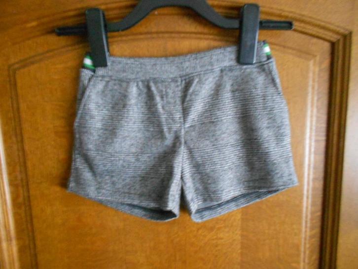geruit shortje Milla Star mt 122, Kinderen en Baby's, Kinderkleding | Maat 122, Gebruikt, Meisje, Broek, Ophalen of Verzenden
