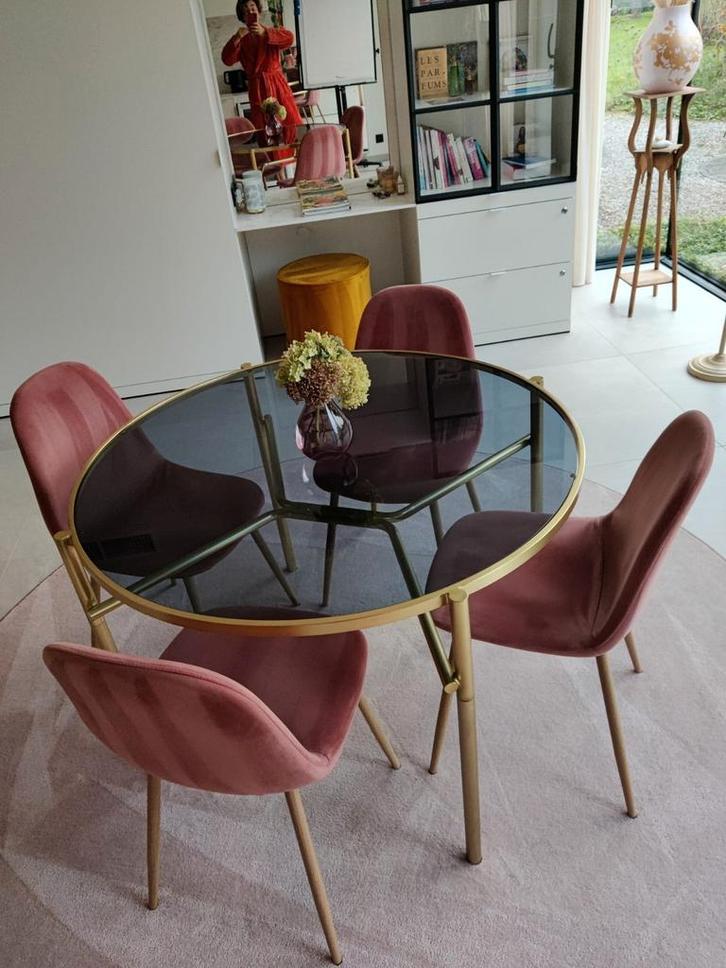 Set van tafel met 4 stoelen en tapijt, Huis en Inrichting, Stoelen, Zo goed als nieuw, Ophalen