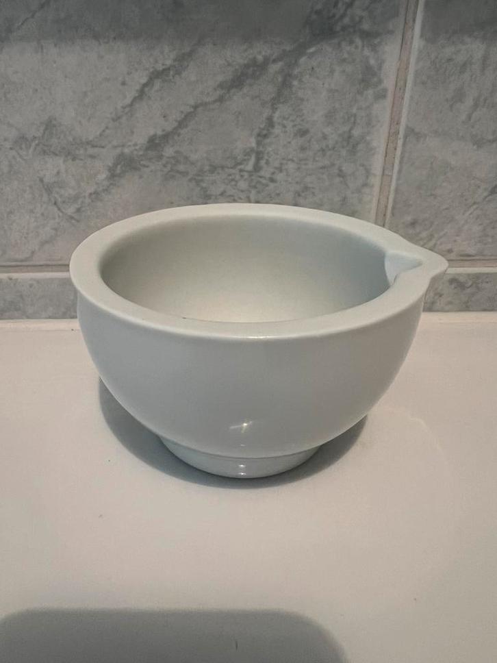 Witte porseleinen kom - veelzijdig & stijlvol., Huis en Inrichting, Keuken | Servies, Zo goed als nieuw, Ophalen of Verzenden