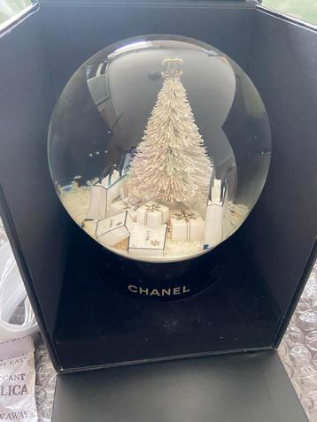 Globe boule à neige Chanel 