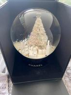 Globe boule à neige Chanel, Antiquités & Art