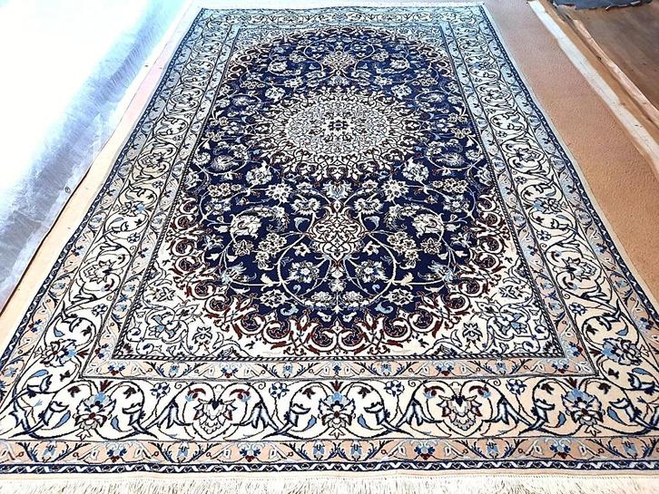 (Nain) tapijt- Fijn Geknoopt- 255x163- wol & zijde- Uit Iran, Huis en Inrichting, Stoffering | Tapijten en Vloerkleden, Zo goed als nieuw