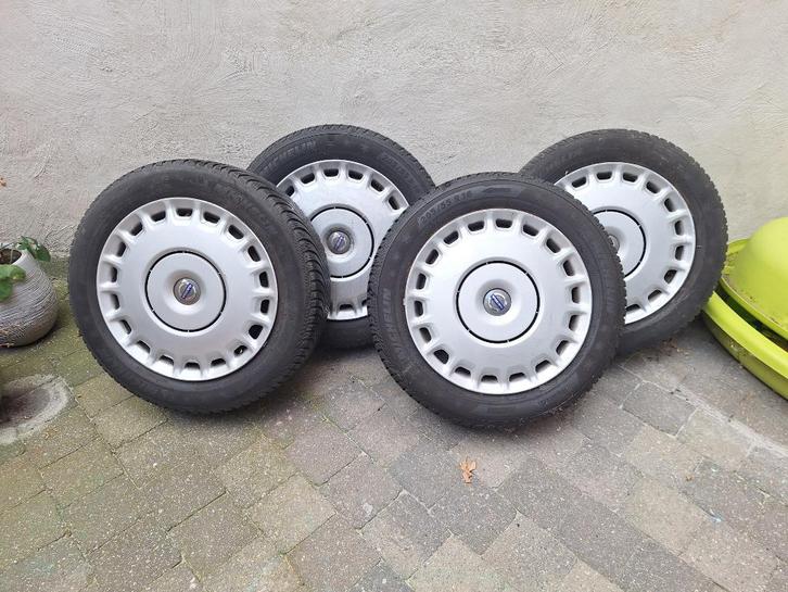 Velgen met winterbanden op voor oa Volvo en Ford, Auto-onderdelen, Banden en Velgen, Velg(en), Winterbanden, 16 inch, 205 mm, Ophalen