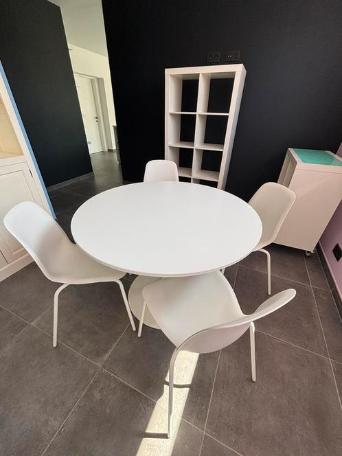 Ronde tafel met 4 stoelen, Huis en Inrichting, Complete eetkamers, Zo goed als nieuw, 4 tot 6 stoelen, Ophalen