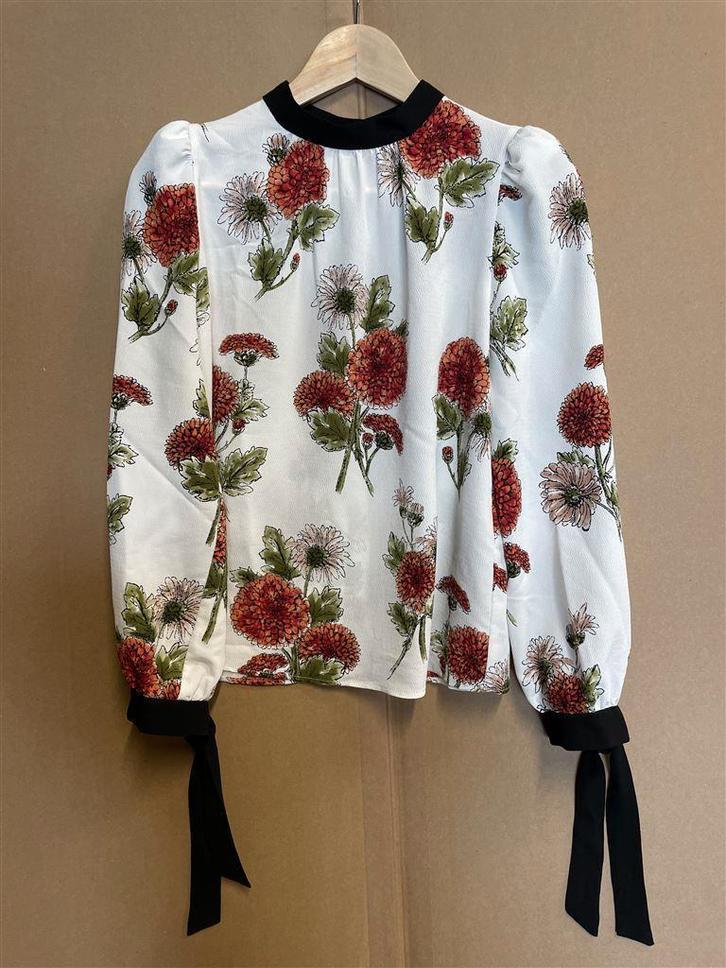 ZARA Floral High Neck - Knopen op de achterkant maat S, Kleding | Dames, Blouses en Tunieken, Zo goed als nieuw, Maat 36 (S), Ophalen of Verzenden