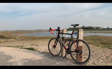 Cube Cross Race Black ‘n Red