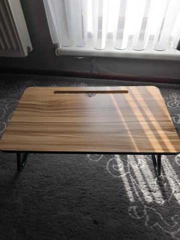 Laptop Tafel beschikbaar voor biedingen