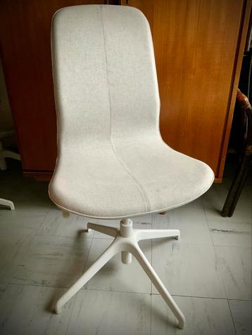 4 chaises confortables en tissu beige