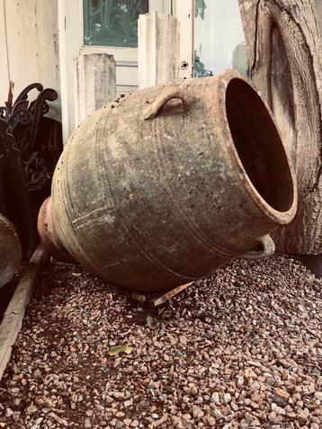 XL antieke terracotta olijfkruik / tuinvaas  beschikbaar voor biedingen