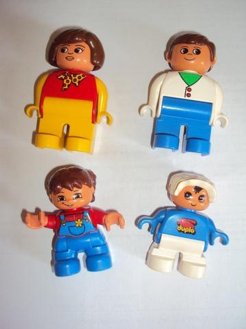 Duplo, gans het gezin: papa, mama en 2 kindjes  beschikbaar voor biedingen