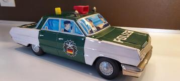 oude speelgoedauto Chevrolet Impala, politie beschikbaar voor biedingen
