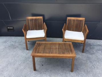 (121) Tuinsetje bijzettafel met de 2 stoelen beschikbaar voor biedingen