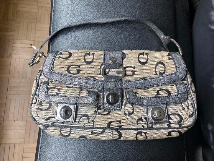 Sac Guess authentique  +/- 28 X 17cm, Bijoux, Sacs & Beauté, Sacs | Sacs à bandoulière, Comme neuf, Enlèvement