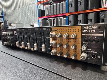 Tascam multi zone mixer, Enlèvement, Comme neuf