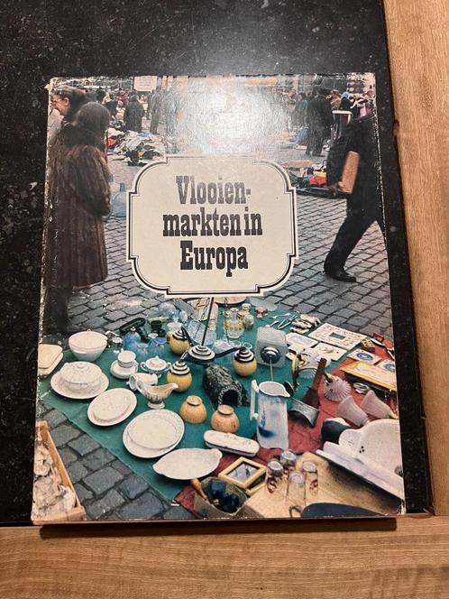 Vlooienmarkten in Europa - vintage boek, Antiquités & Art, Curiosités & Brocante, Enlèvement ou Envoi