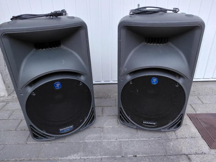 Enceinte Mackie SRM450 + Table de mixage + Câbles XLR, Audio, Tv en Foto, Luidsprekerboxen, Gebruikt, Front, Rear of Stereo speakers