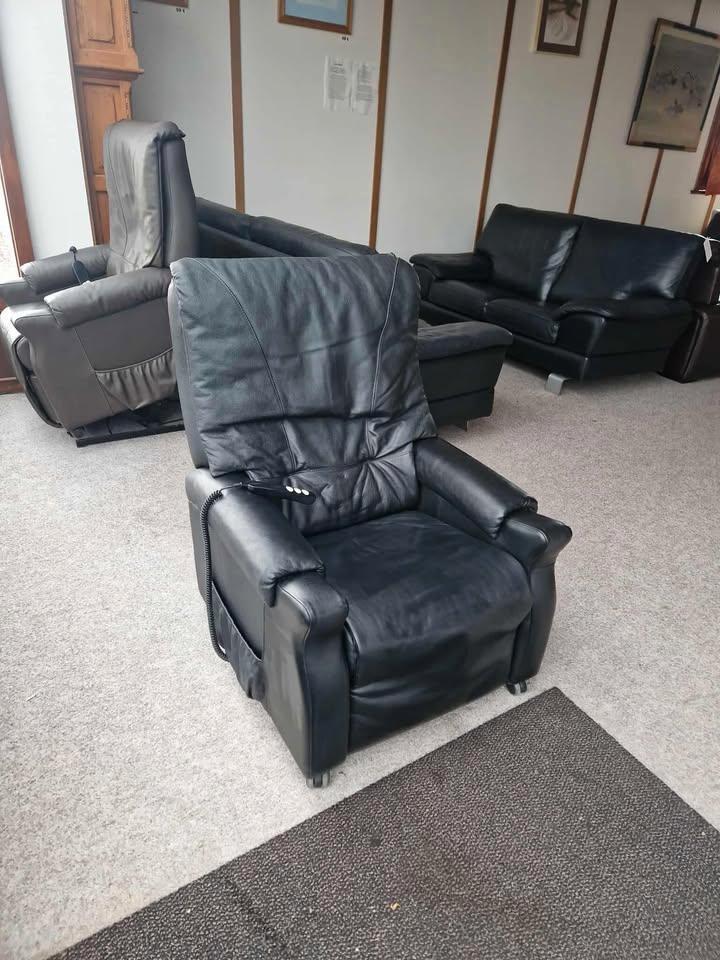 ZWARTE LEDEREN RELAXZETEL MET UITSTAPFUCTIE, Huis en Inrichting, Stoelen, Gebruikt, Eén, Leer, Zwart, Ophalen