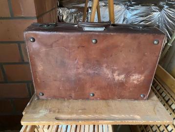 vintage lederen koffer beschikbaar voor biedingen