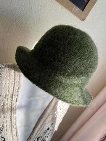 Mooie muts van wolvilt in groene kleur one size beschikbaar voor biedingen