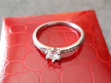 Te koop: Mooie zilverkleurige ring. beschikbaar voor biedingen