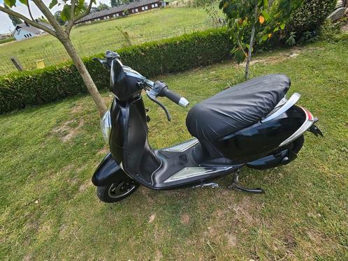 Elektrische scooter, Fietsen en Brommers, Snorfietsen en Snorscooters, Zo goed als nieuw, Elektrisch, Ophalen