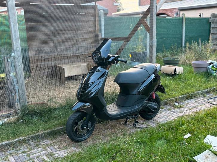 Piaggio Zip A klasse 2 Takt, Fietsen en Brommers, Snorfietsen en Snorscooters, Zo goed als nieuw, Piaggio, Benzine, Ophalen