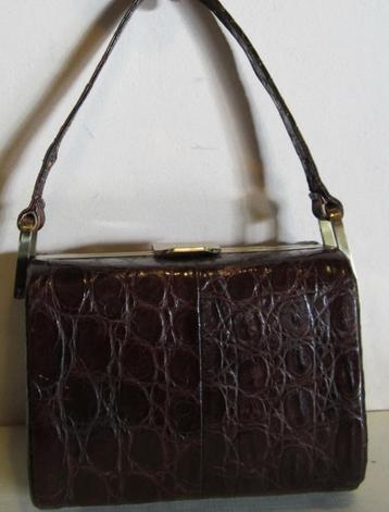 Sac vintage en cuir de crocodile marron, modèle boîte, croco disponible aux enchères