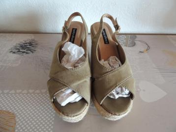 Chaussures - Pointure 39 - Sandales Kaki neuves beschikbaar voor biedingen