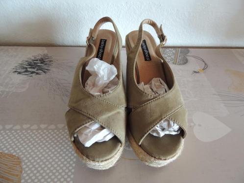Chaussures - Pointure 39 - Sandales Kaki neuves, Kleding | Dames, Schoenen, Ophalen