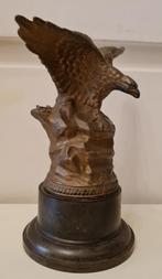 Vintage Metal Eagle on bakelite stand UK, Gebruikt, Ophalen of Verzenden, Dier