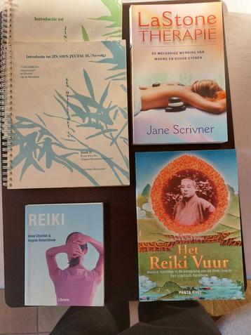 5 boeken esoterie reiki manuele therapie hotstone massage  beschikbaar voor biedingen