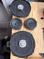 Orginele boxen BMW 118I (F40) bj 2024, Autos : Divers, Haut-parleurs voiture, Enlèvement, Comme neuf