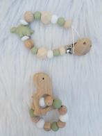 Baby geschenkset speenkoord + rammelaar dino stekel khaki, Verzenden, Nieuw, Kraamcadeau