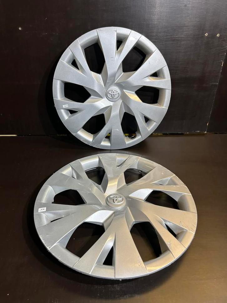 2 originele Toyota yaris aygo corolla back 15" wieldoppen, Auto diversen, Wieldoppen, Gebruikt, Ophalen of Verzenden
