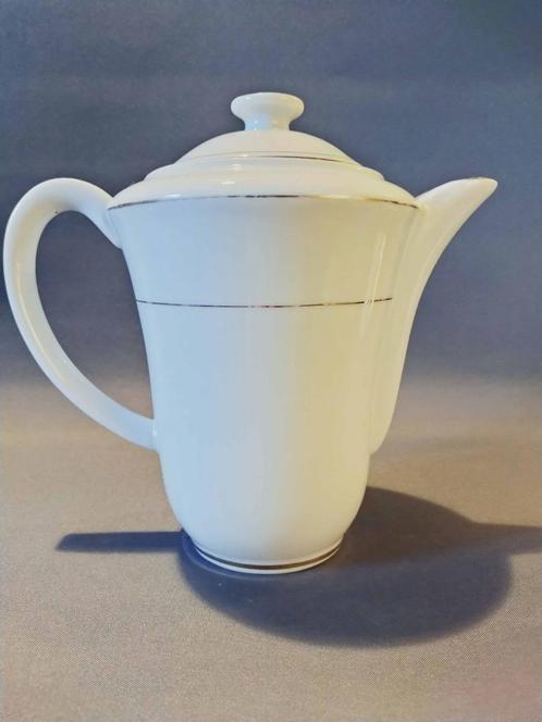 Cafetière porcelaine blanche liseret or Couleuvre, Antiquités & Art, Antiquités | Porcelaine, Envoi