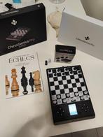 Millénium Chessgenius PRO 2024 + le grand livre des échecs +, Comme neuf, 1 ou 2 joueurs, Enlèvement ou Envoi, Jeu de voyage