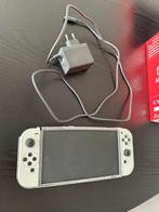 Nintendo Switch OLED (wit) + toebehoren, Games en Spelcomputers, Spelcomputers | Nintendo Switch, Ophalen, Zo goed als nieuw, Met 2 controllers