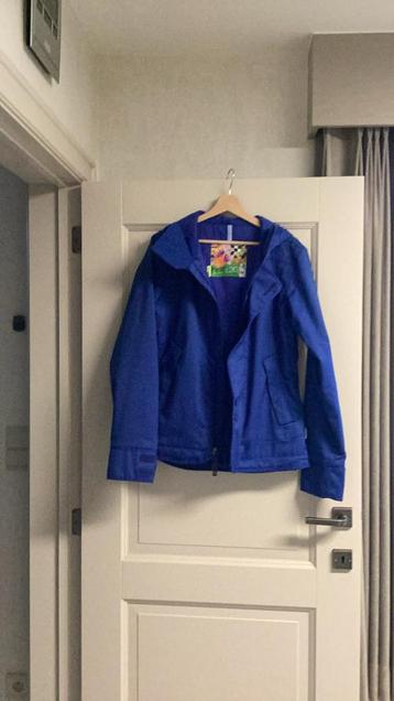 Burton ski/snowboardjas medium,dames. beschikbaar voor biedingen