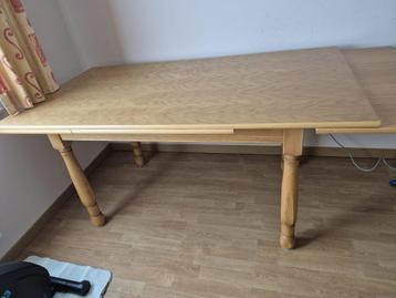 lichteiken tafel beschikbaar voor biedingen