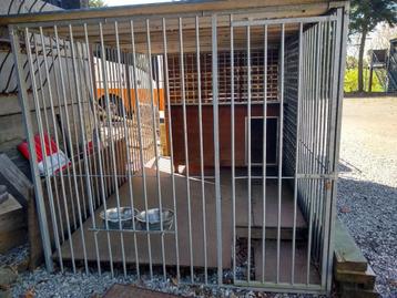 Chenil 2mx3m+ Niche + 2 gamelles, Enlèvement, Utilisé, 100 cm ou plus, Chenil chien
