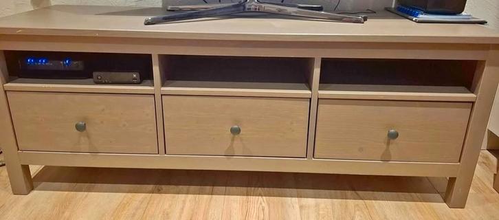 Hemnes TV-meubel - gratis levering in Brussel, Huis en Inrichting, Kasten |Televisiemeubels, Zo goed als nieuw, Ophalen of Verzenden