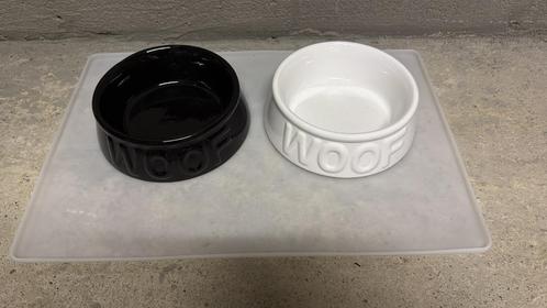 Maaltijdset voor honden - 2 geëmailleerde + siliconenmat, Dieren en Toebehoren, Honden-accessoires, Zo goed als nieuw, Ophalen of Verzenden