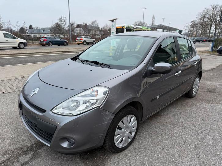 Renault clio 1.2 benzine, Autos, Renault, Particulier, Attache-remorque, Diesel, Boîte manuelle, Enlèvement