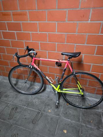 RACEFIETS beschikbaar voor biedingen