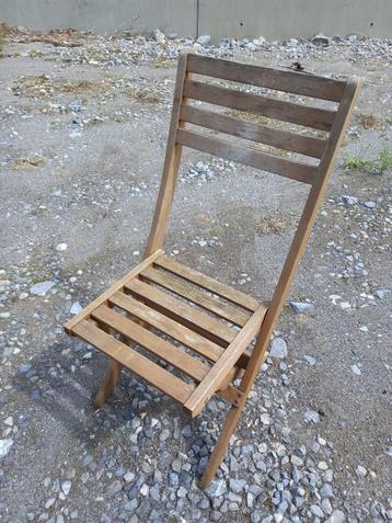 40 chaises en bois pliables beschikbaar voor biedingen