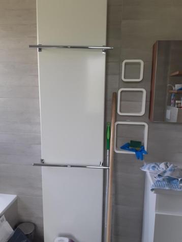 Mooie en grote badkamerradiator beschikbaar voor biedingen