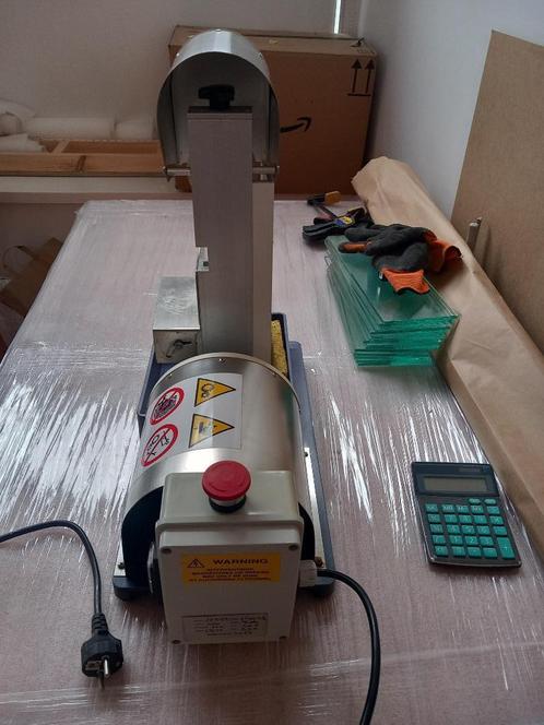 WATERSCHUURMACHINE VOOR GLAS, Doe-het-zelf en Bouw, Gereedschap | Schuurmachines, Gebruikt, Bandschuurmachine, Minder dan 600 watt
